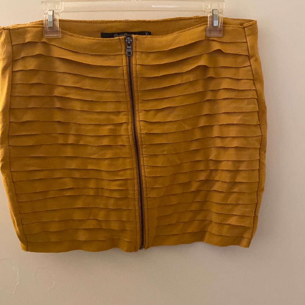 Short yellow skirt